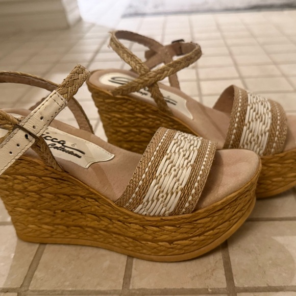 Sbicca Vintage Women's Tan Platform Wedge Woven Sandals - Picture 1 of 6